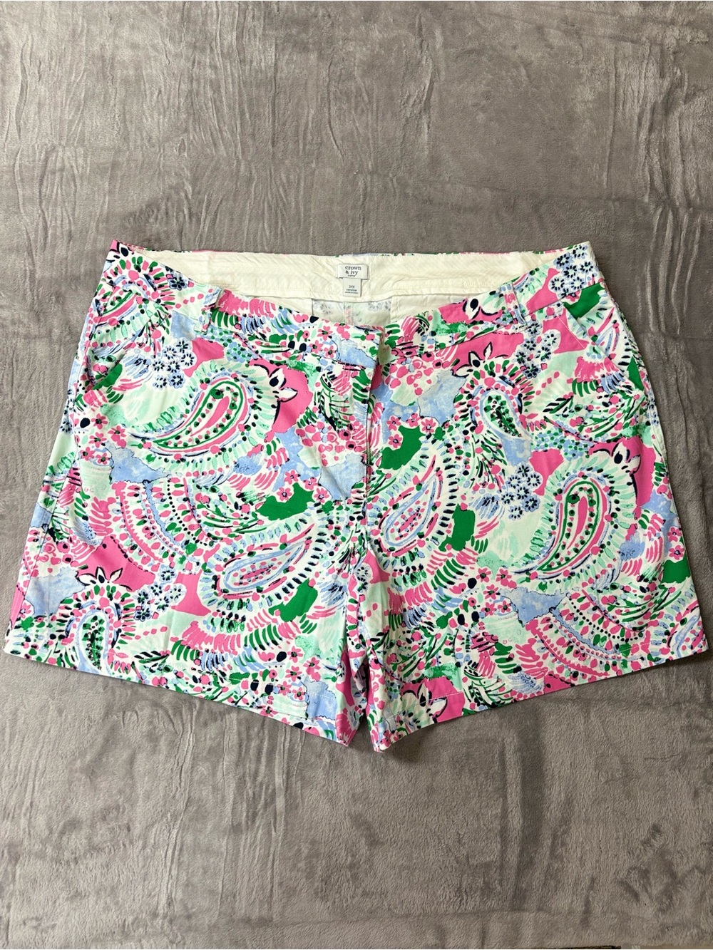 crown & ivy Pink and Green Paisley High-Waist Shorts